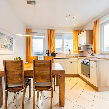 Liebevoll Eingerichtetes דירה *